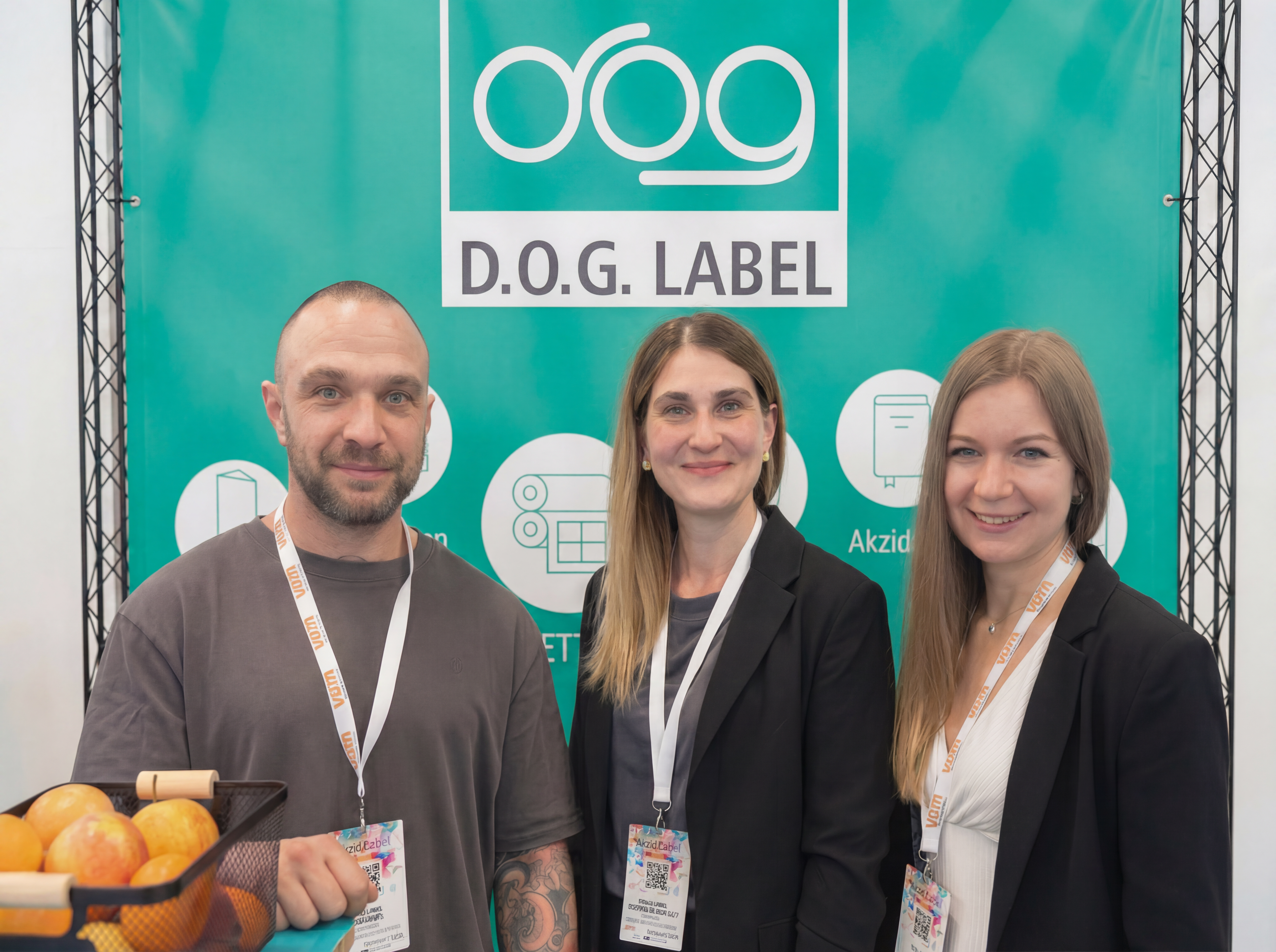 Das D.O.G. Label Team am Messestand in Wien